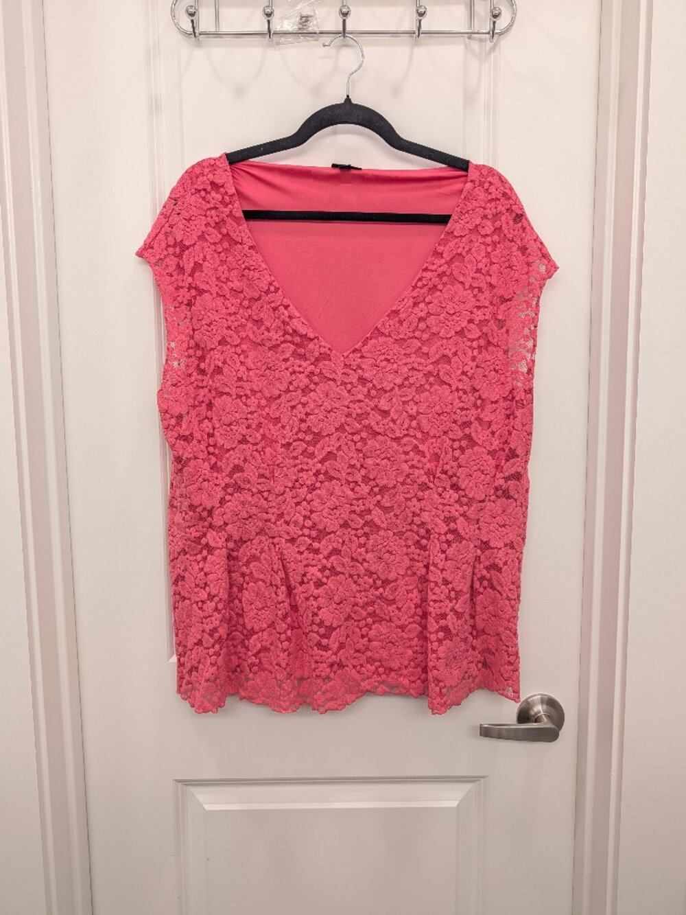 Torrid Size 2 Coral Pink Floral Lace V-Neck Cap Sleeve Peplum Top Blouse